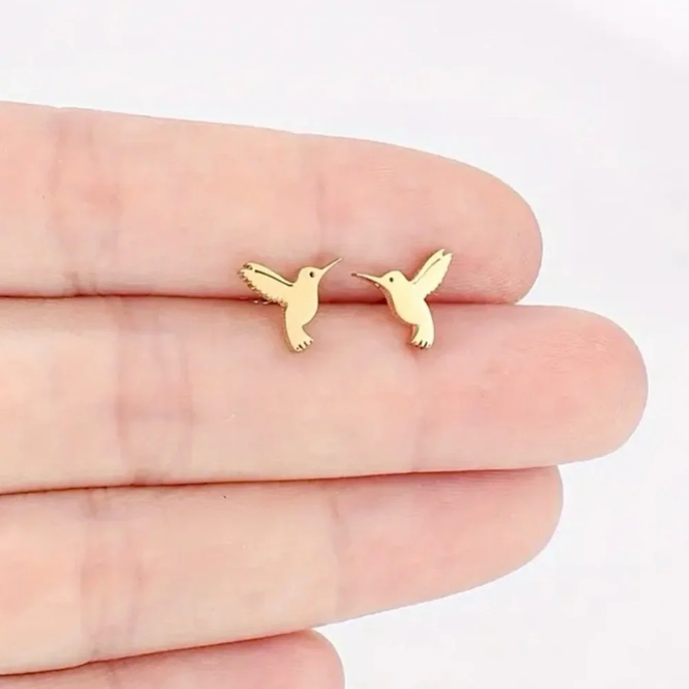 NEW Dainty Hummingbird stud Earrings in Gold color - Boutique - Picture 2 of 5